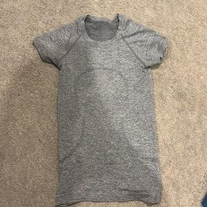 Swiftly Tech Short-Sleeve Shirt 2.0
Never worn